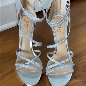 Jewel bad glue mischka straps heel